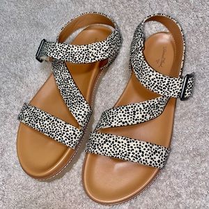 UNIVERSAL THREAD Sandals